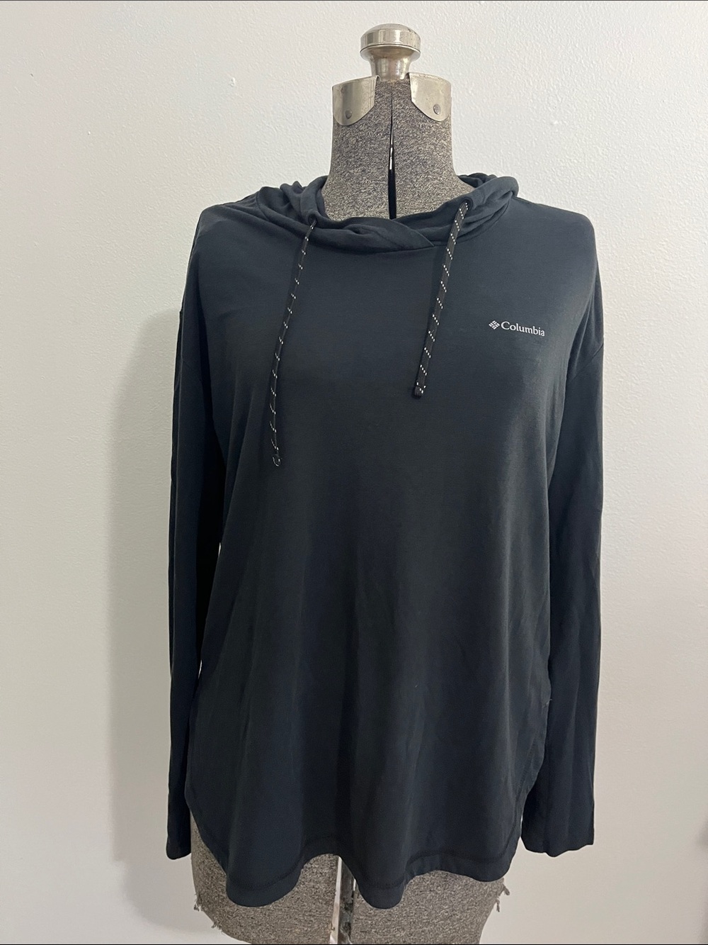 Columbia Women's Black Hooded Long-Sleeve Pullover